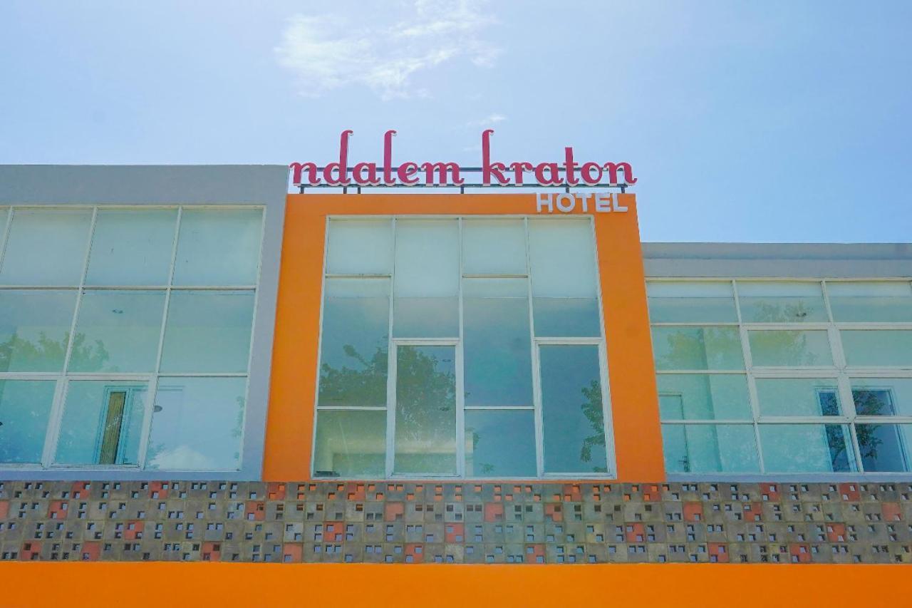 Ndalem Kraton Hotel Sidoarjo Exterior foto