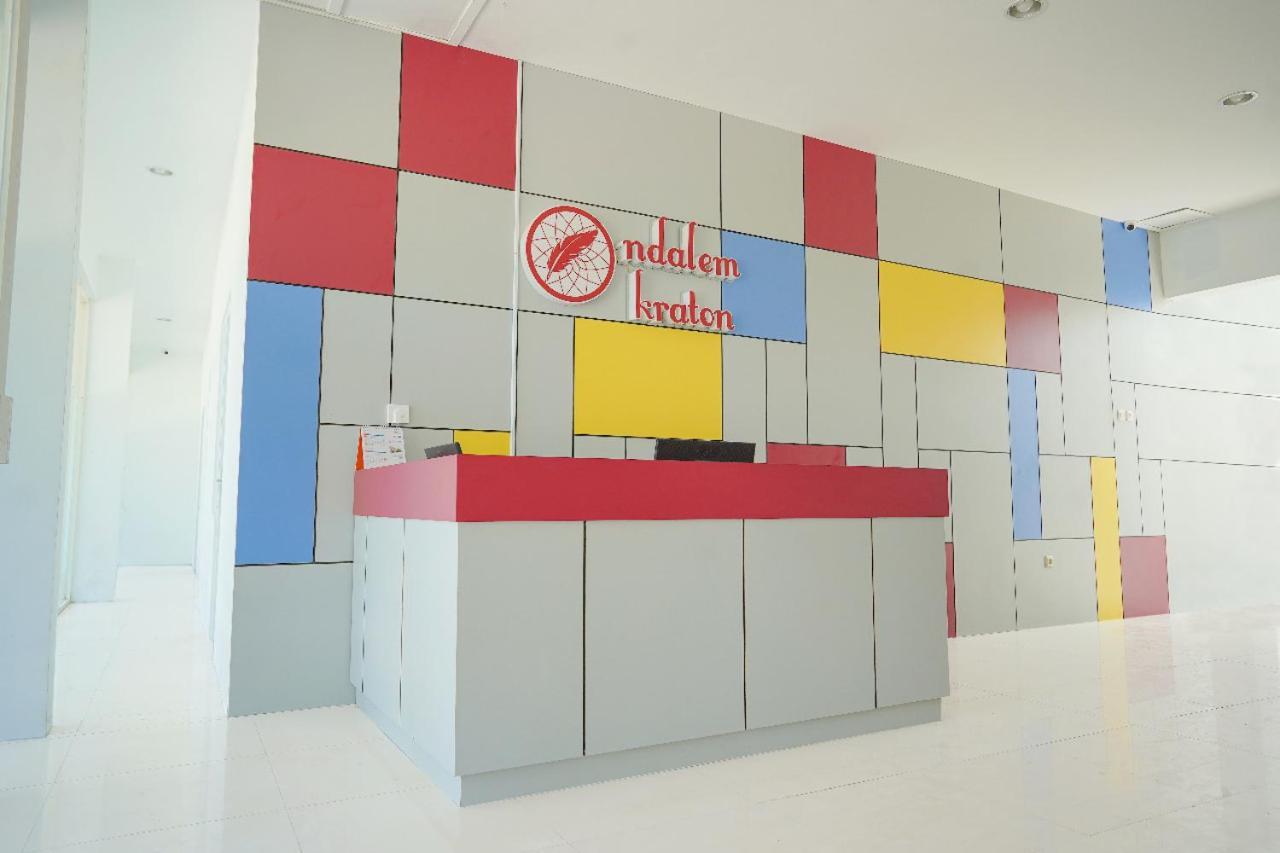 Ndalem Kraton Hotel Sidoarjo Exterior foto